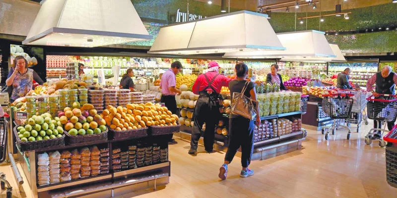 Ventas minoristas pierden impulso en EU durante junio por cautela de consumidores