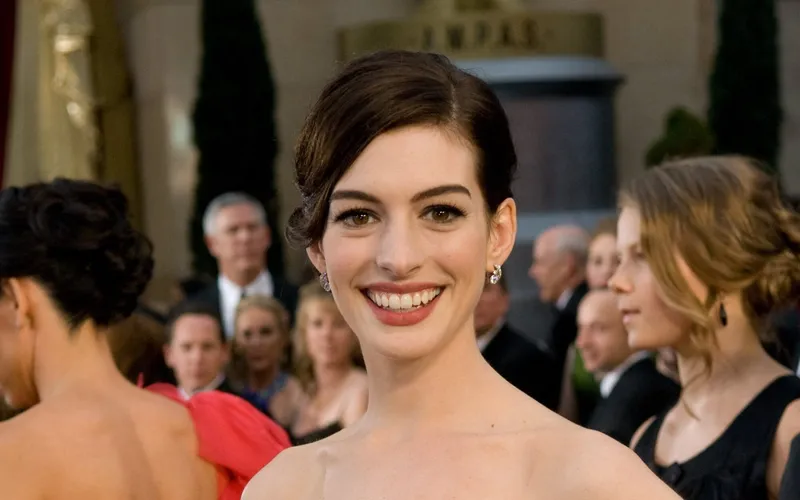 'Digger' lo pasa mal en taquilla, pero para Anne Hathaway es "una película de diez"