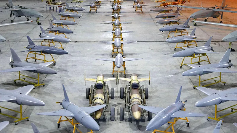 Irán revela un laberinto de túneles repletos de misiles y drones