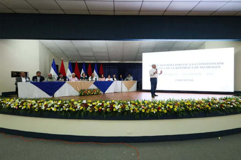 Sector universitario respalda reformas a la Constitución Política