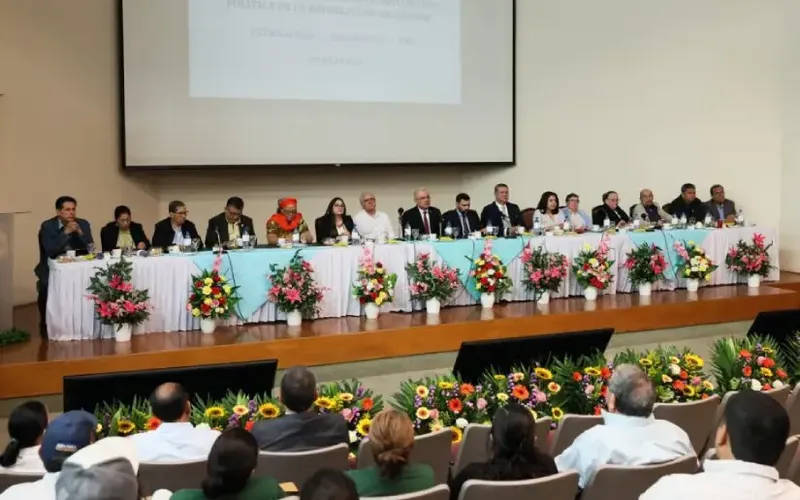 Construyendo en Consenso Reforma a nuestra Constitución