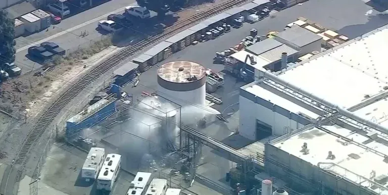 Evacúan a 50.000 residentes en California por riesgo de explosión