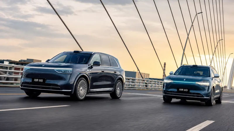 En China, los coches autónomos se pueden reconocer por sus luces azules. Ahora el gobierno podría prohibir esta característica