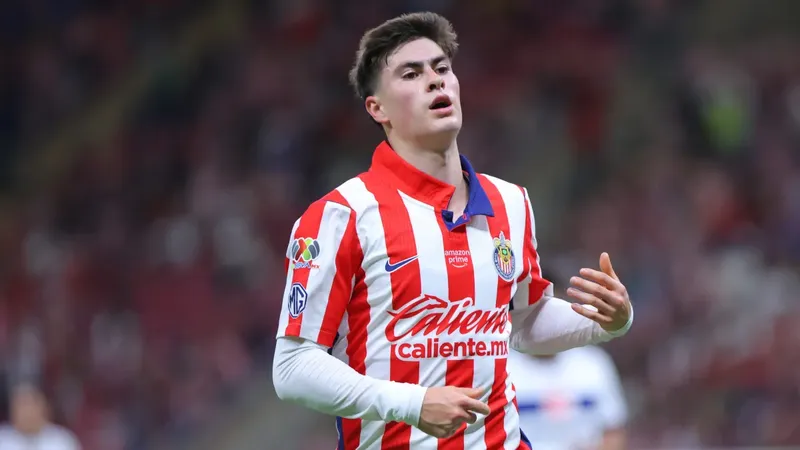 Leyenda de las Chivas respalda a Armando González en medio de su sequía