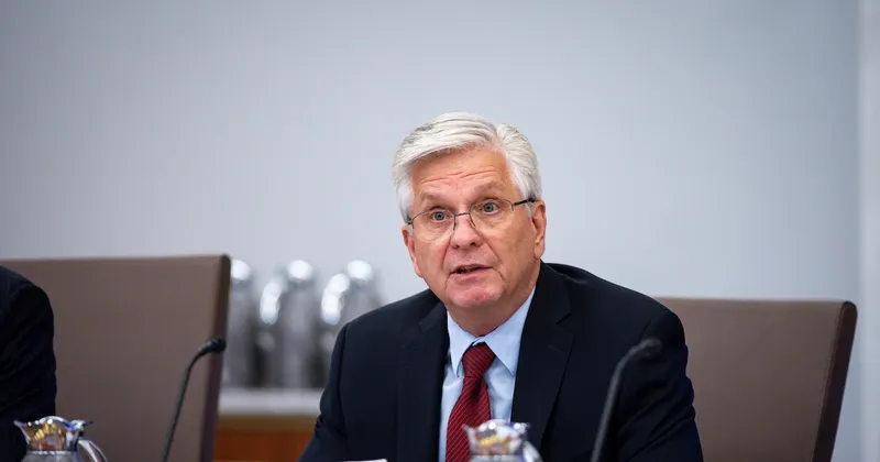 Waller anticipa subidas de tasas de la Fed para frenar la inflación, pero no serán consecutivas