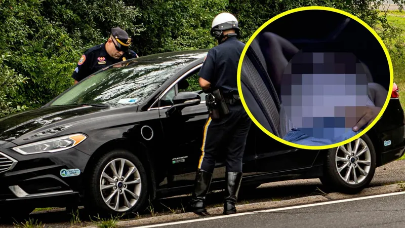 Pareja condujo con su hijo muerto en el asiento trasero CREYENDO QUE DORMÍA; tenía 31 años