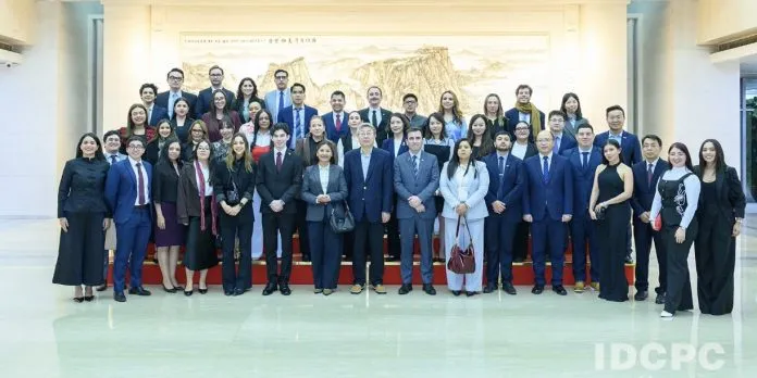 De Nicaragua a China: jóvenes participan en encuentro de liderazgo latinoamericano