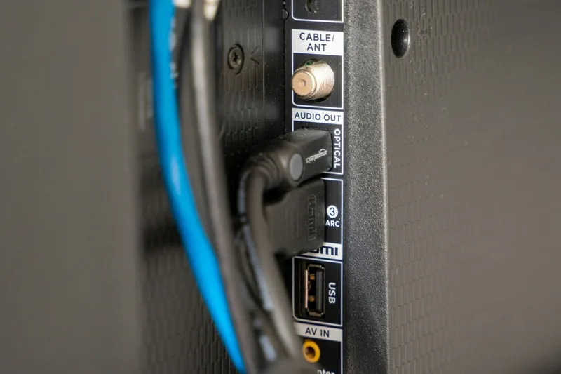 Los cables HDMI escondían un problema de seguridad desde hace años. La IA ha conseguido hacerlo mucho más peligroso