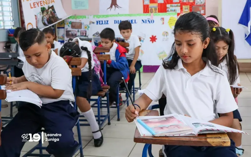 Casi 1.5 millones de estudiantes matriculados para el ciclo escolar 2027