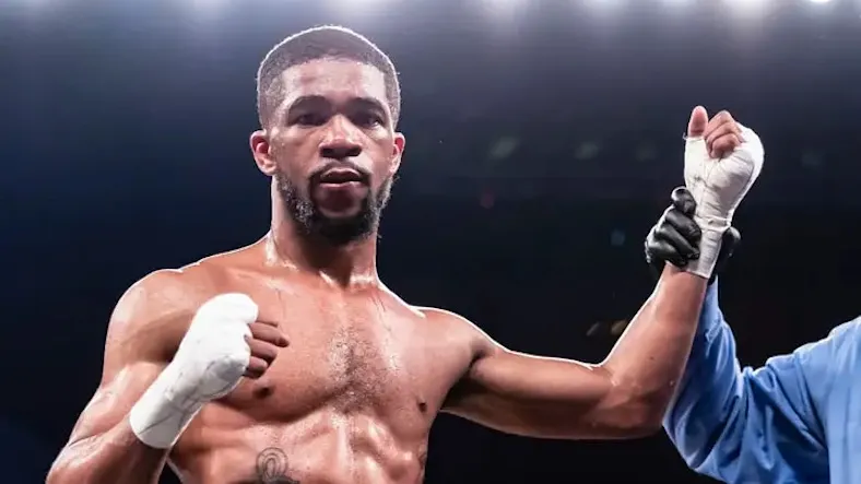 Gary Antonio Russell vence a Víctor Santillán