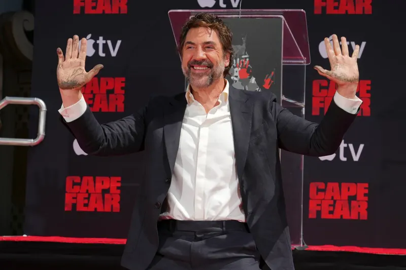 Javier Bardem inmortaliza sus huellas en el Teatro Chino de Hollywood