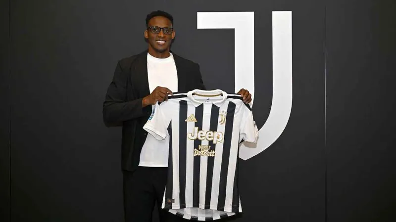 Juventus oficializa el fichaje del colombiano Jhon Lucumí