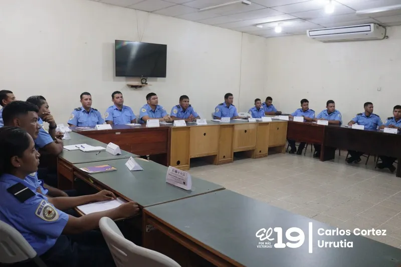 Bomberos inician curso de 160 horas de instructores