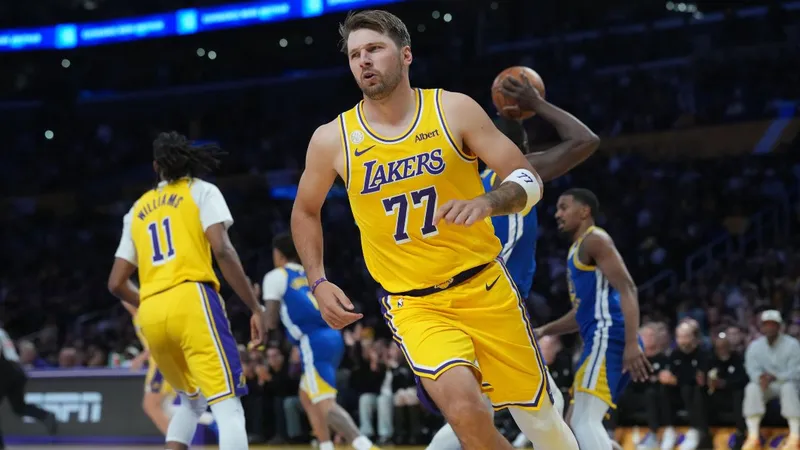 El nuevo Big 3 de los Lakers se estrena a lo grande
