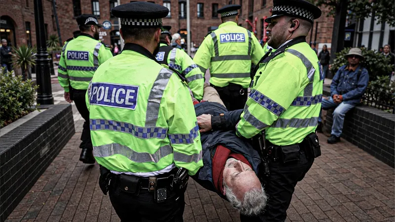 Reino Unido detiene a manifestantes propalestinos en Liverpool