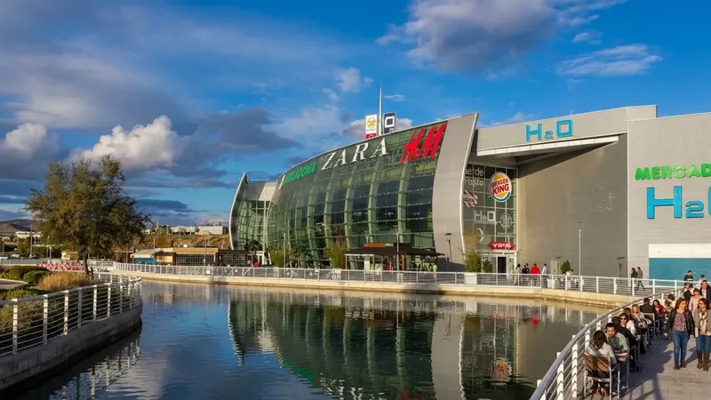 El centro comercial H2O de Rivas suma Valor Cacao Bar, Cash Converters y una bolera de 17 pistas