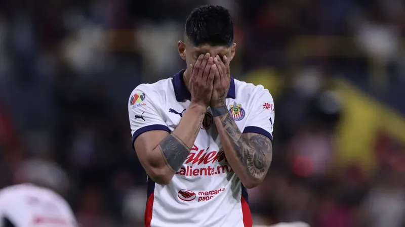 Alan Pulido le lanza críticas a Gabriel Milito