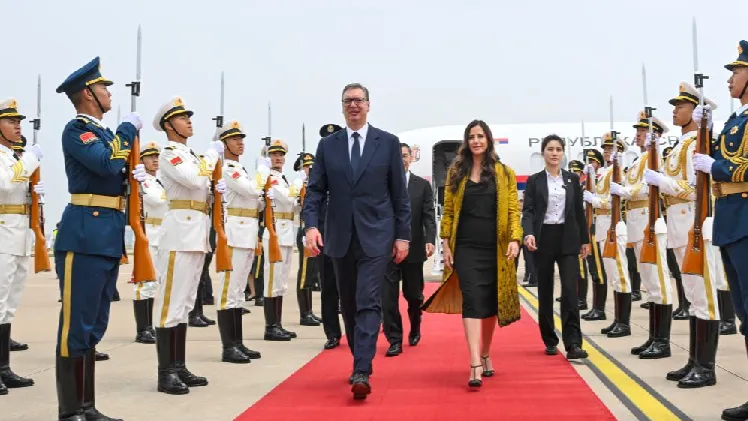 El presidente serbio llega a Beijing para una visita de Estado de cinco días