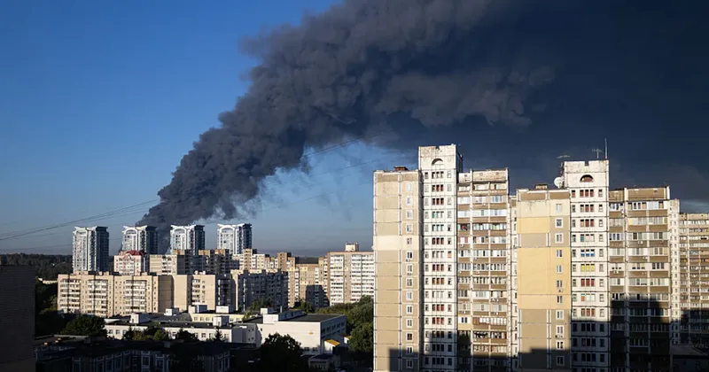 El número de víctimas mortales asciende a 37 tras un ataque ruso contra un almacén cerca de Kiev