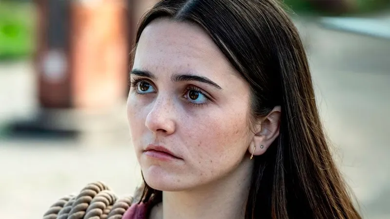 La temporada 4 de 'From' tiene una indiscutible nueva protagonista de la que todo el mundo está hablando (desafortunadamente)