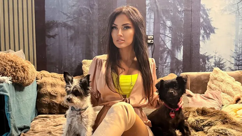 Estrella de OnlyFans es nombrada embajadora del Levantamiento de Varsovia de 1944