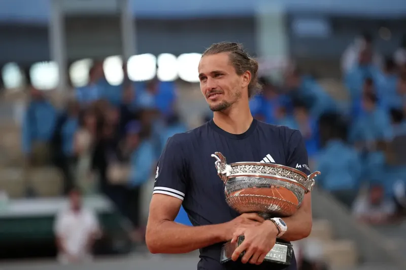 Zverev logra su primer Grand Slam tras superar a Cobolli en Roland Garros