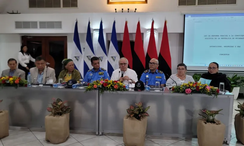 Fuerzas policiales de Nicaragua respaldan reformas parciales a la Constitución