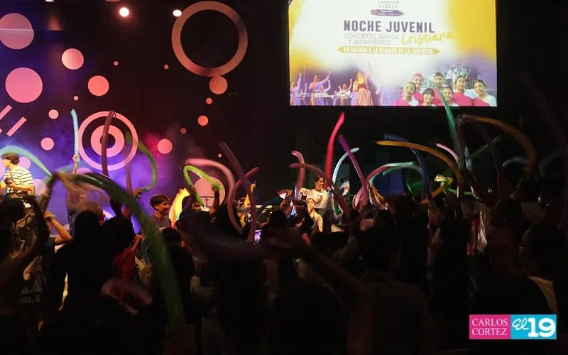 Celebran Noche Juvenil Cristiana acompañado de danza, concierto y avivamiento