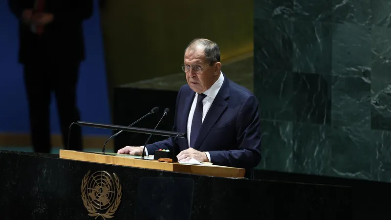 Rusia insiste en la liberación inmediata de Maduro y su esposa, indica Lavrov