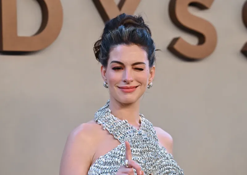 Anne Hathaway anuncia un “gran avance” en “The Princess Diaries 3”