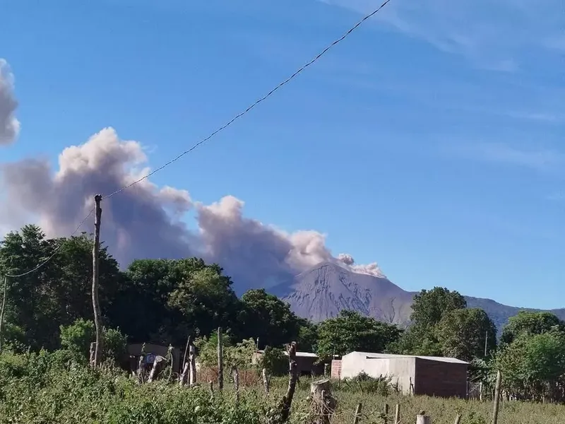 Volcán Telica suma 18 explosiones y lanza cenizas a 250 metros