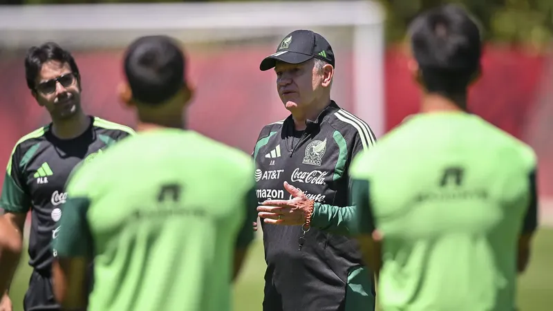 El Tri acelera rumbo al Mundial 2026: Aguirre dirige su primer entrenamiento tras anunciar la lista final