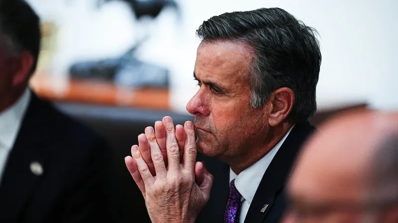 El jefe de la CIA 'corta las alas' al optimismo de Trump sobre el acuerdo con Irán