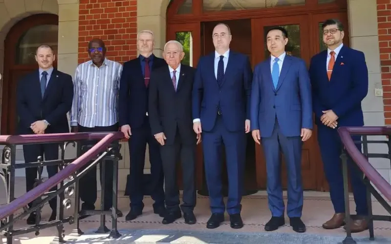 En reunión del Grupo de Amigos en Defensa de la Carta de la ONU, Bruselas