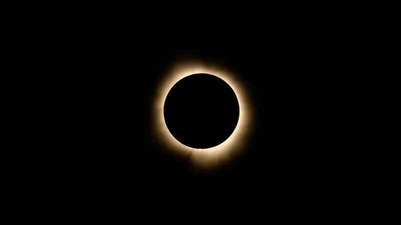 Todo lo que tienes que saber del Eclipse solar del 12 de agosto: dónde se verá, a qué hora empieza y por qué todos hablan de esta fecha