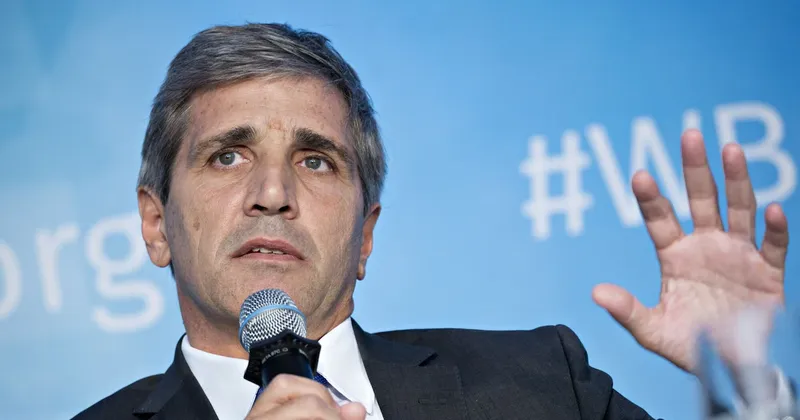 ¿Caputo tenía razón? Argentina evitó colocar bonos internacionales y se financió por debajo del 7%