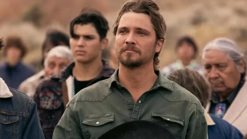 Luke Grimes: "Toda la primera temporada de 'Marshals' se centró en su duelo, pero no se puede vivir así siempre"