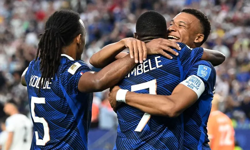 Francia avanza a dieciseisavos de final tras golear 3-0 a Irak