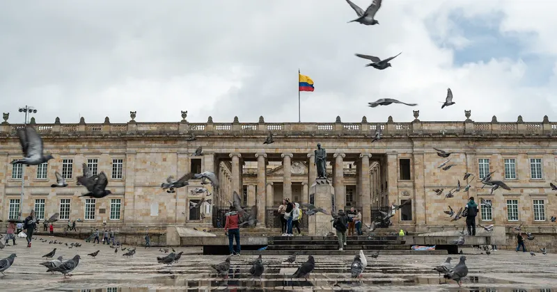 Pimco gana con apuesta por Colombia mientras otros fondos salen