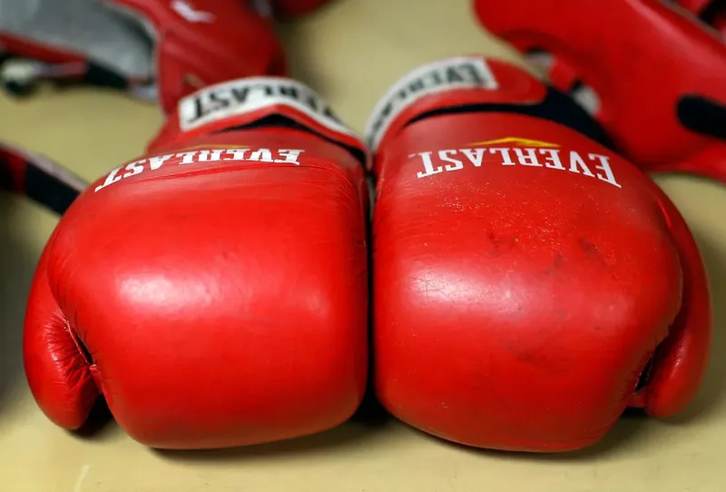 Boxeador colombiano sufrió potente nocaut a tres segundos de iniciar