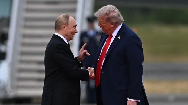 Trump recurre a Putin en busca de diésel, mientras Zelenski apela al "chantaje cinético": exanalista del Pentágono