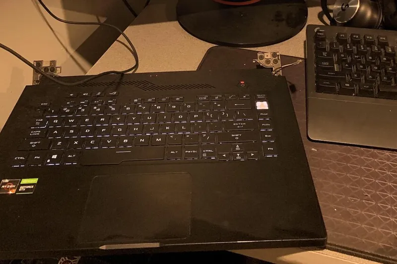 "A veces una compra arriesgada vale la pena". Gastó 56 euros en un portátil gaming roto y se trataba de un PC de 1.700 euros funcional