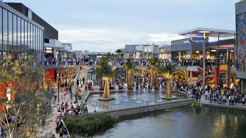 El centro comercial que arrasa en Zaragoza estrena nueva tienda y tiene sorpresa: abrirá el domingo con un evento especial