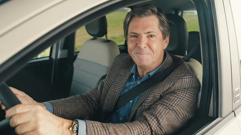 El CEO de FIAT, Olivier François, confirma: “Un coche debe ser útil antes que sofisticado. Los clientes no piden pantallas más grandes”