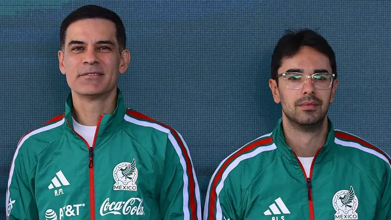 ¿Se lo robó Javier Aguirre? Pol Llorente deja a la Selección Mexicana