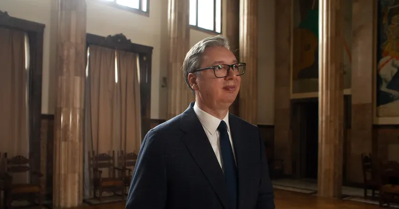 Vučić dimite y busca ser primer ministro de Serbia con una estrategia similar a la de Putin