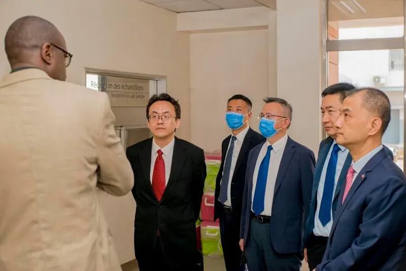 China se compromete a proporcionar nuevo lote de ayuda humanitaria de emergencia a África ante brote de ébola