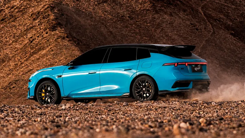 Europa ya tiene fecha para recibir el coche híbrido enchufable más bestia: casi 5 m de largo, 530 CV y hasta 200 km de autonomía