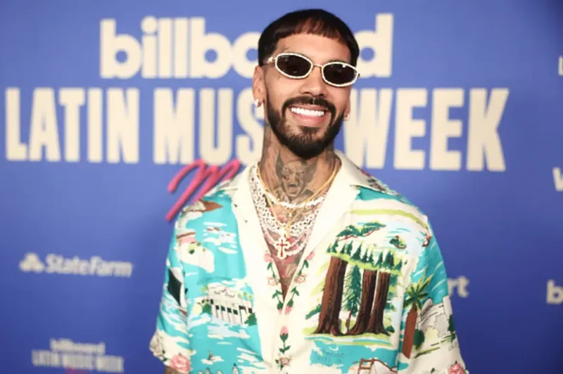 Anuel AA pide a Karol G que lo desbloquee en nuevo mensaje para promocionar ‘Vuelve’