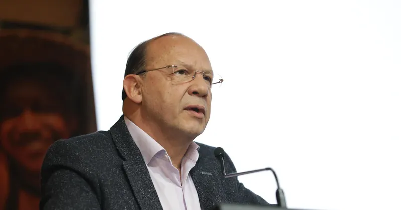Contraloría encendió alertas por manejo de deuda que realiza el Ministerio de Hacienda